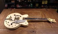 Begagnad Gretsch White Falcon från 1966 hos Musikbörsen