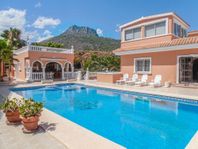 Traditionella villa på en plan tomt i Calpe