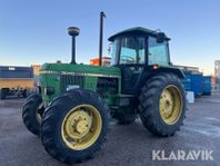 Traktor John Deere 3040 MFWD