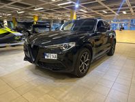 Alfa Romeo Stelvio 2.0 Turbo Q4 200 HK. NAV. Värmare. Kamera