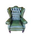 Engelsk Chesterfield Wingchair i grönt läder – Klassisk.