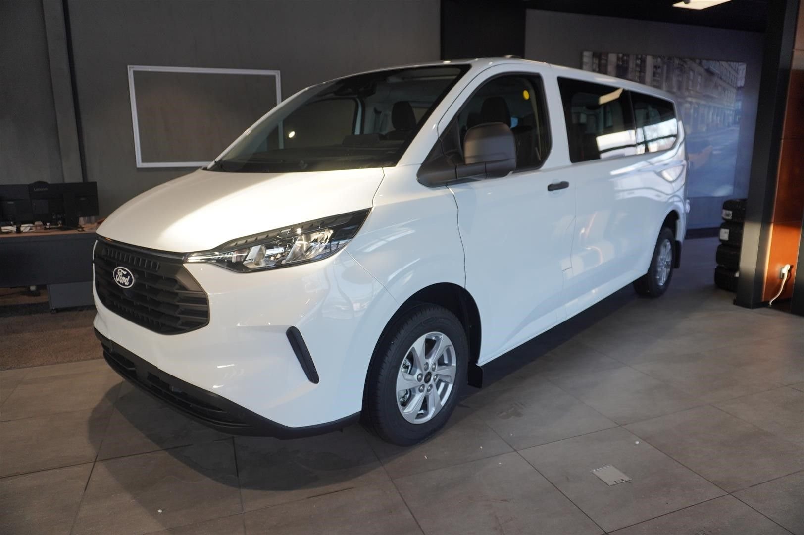 Ford Transit Custom 320 Combi 2.0 EcoBlue SelectShift, 170hp, 2025