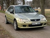 Honda Accord 1.8 Svensksåld, Lågmil, G.M.B i motor/låda