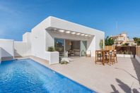 Inflyttningsklar villa i modern stil i Dolores