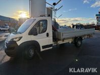 Flakbil Peugeot Boxer 2.2 BlueHDi med kran