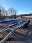 Biltransport med ramper 2600 kg