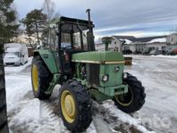 Traktor JOHN DEERE 3130 HFWD