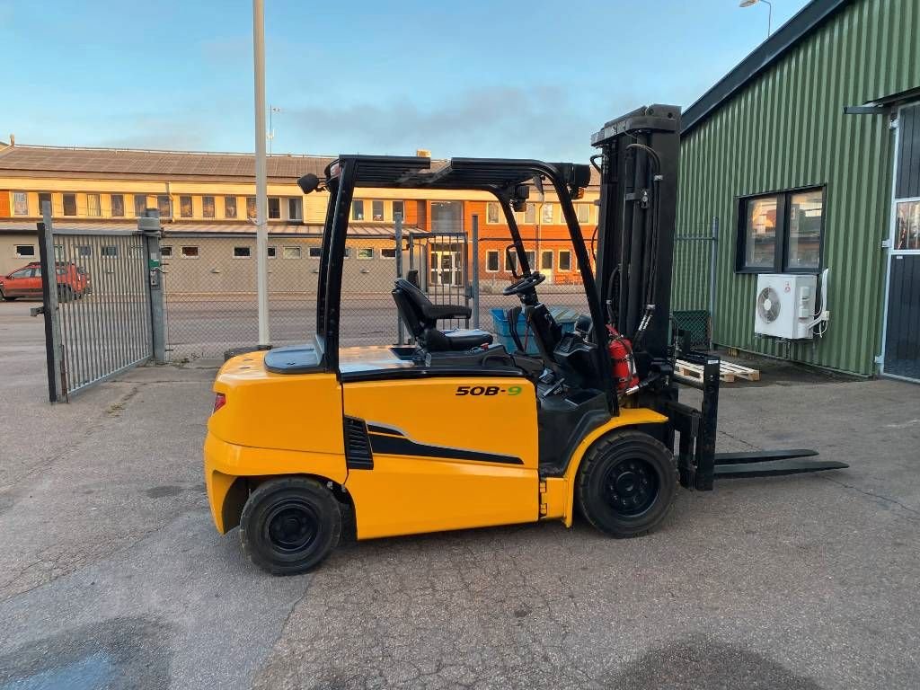 Hyundai 50 B-9