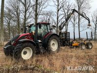 Skogstraktor med skogsvagn Valtra N175 Direct