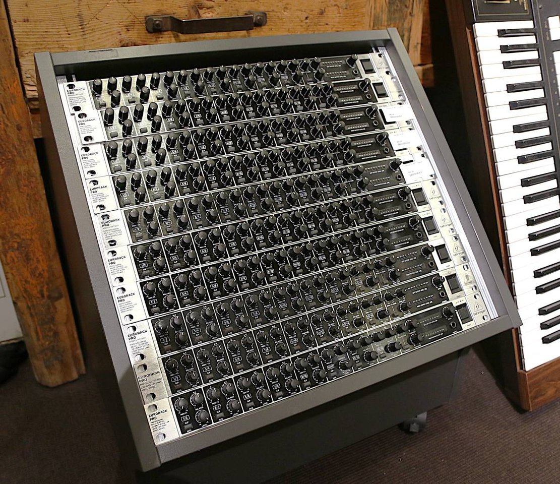 Begagnade Behringer RX-1602 R...