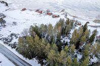 Stor härlig tomt vid havet i vackra Jävre