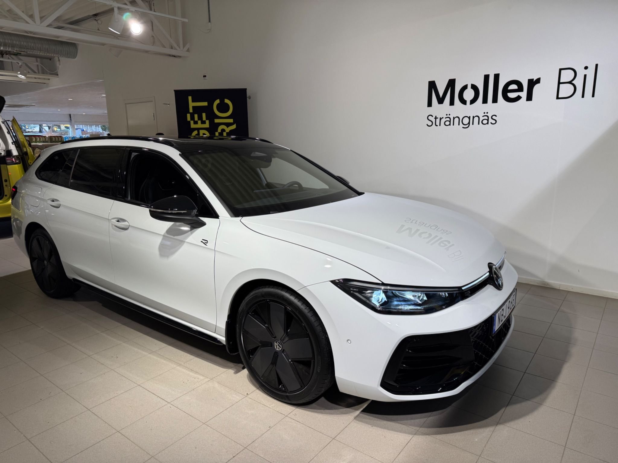 Volkswagen Passat Sportscombi 2.0 TDI DPF SCR 4Motion DSG Sekventiell, 193hk, 2024