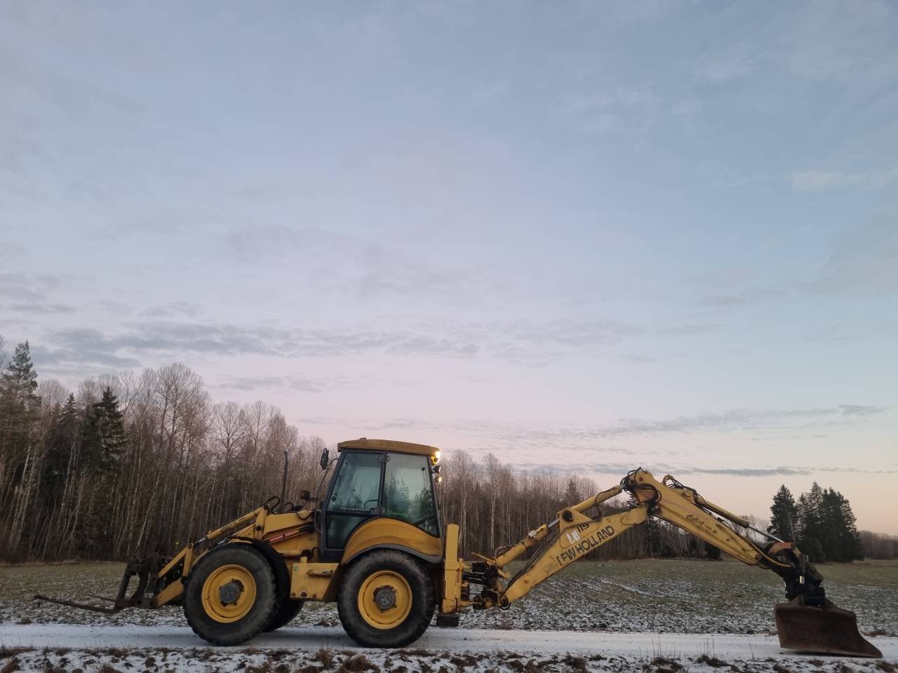 New Holland LB115 - Rototilt/...