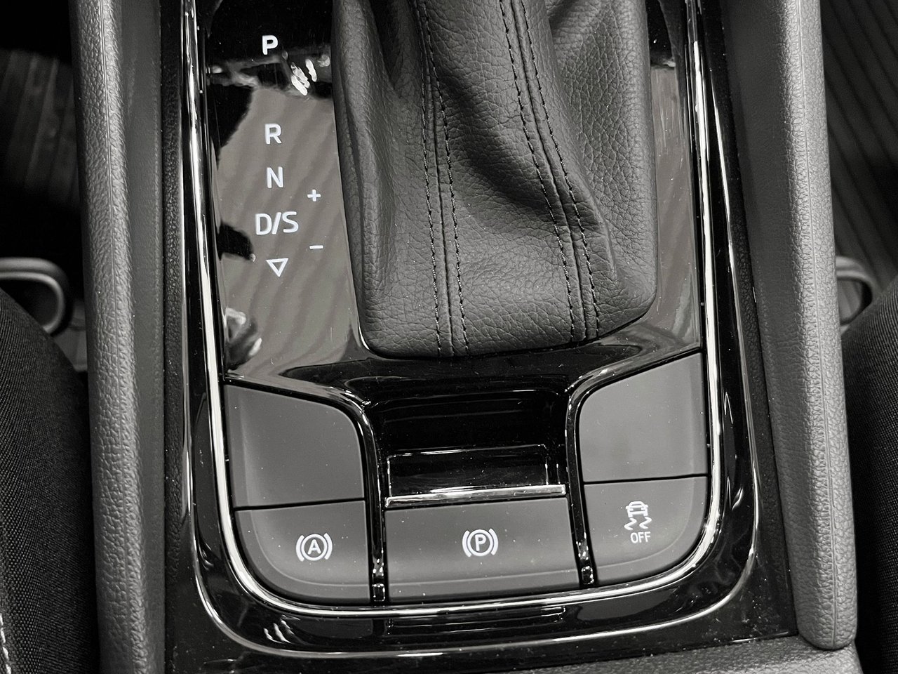 Škoda Karoq 1.5 TSI ACT DSG Sequential, 150hp, 2022