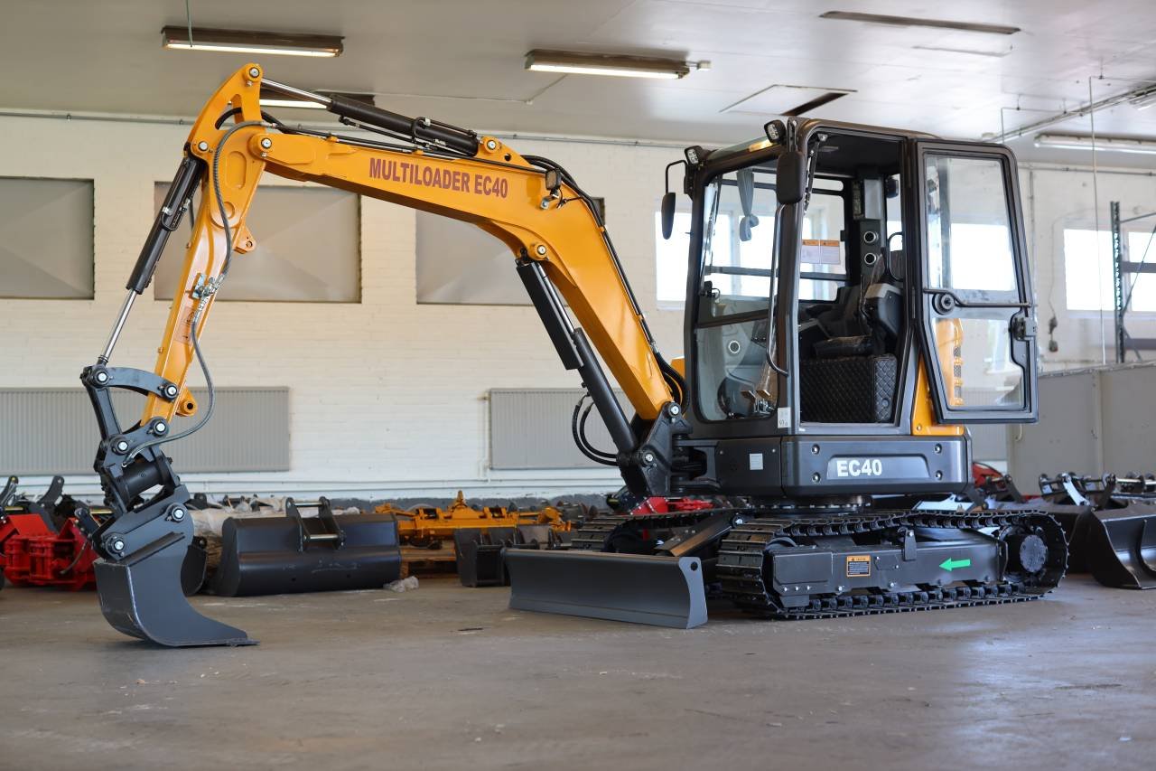 Multiloader EC40 Grävmaskin (...
