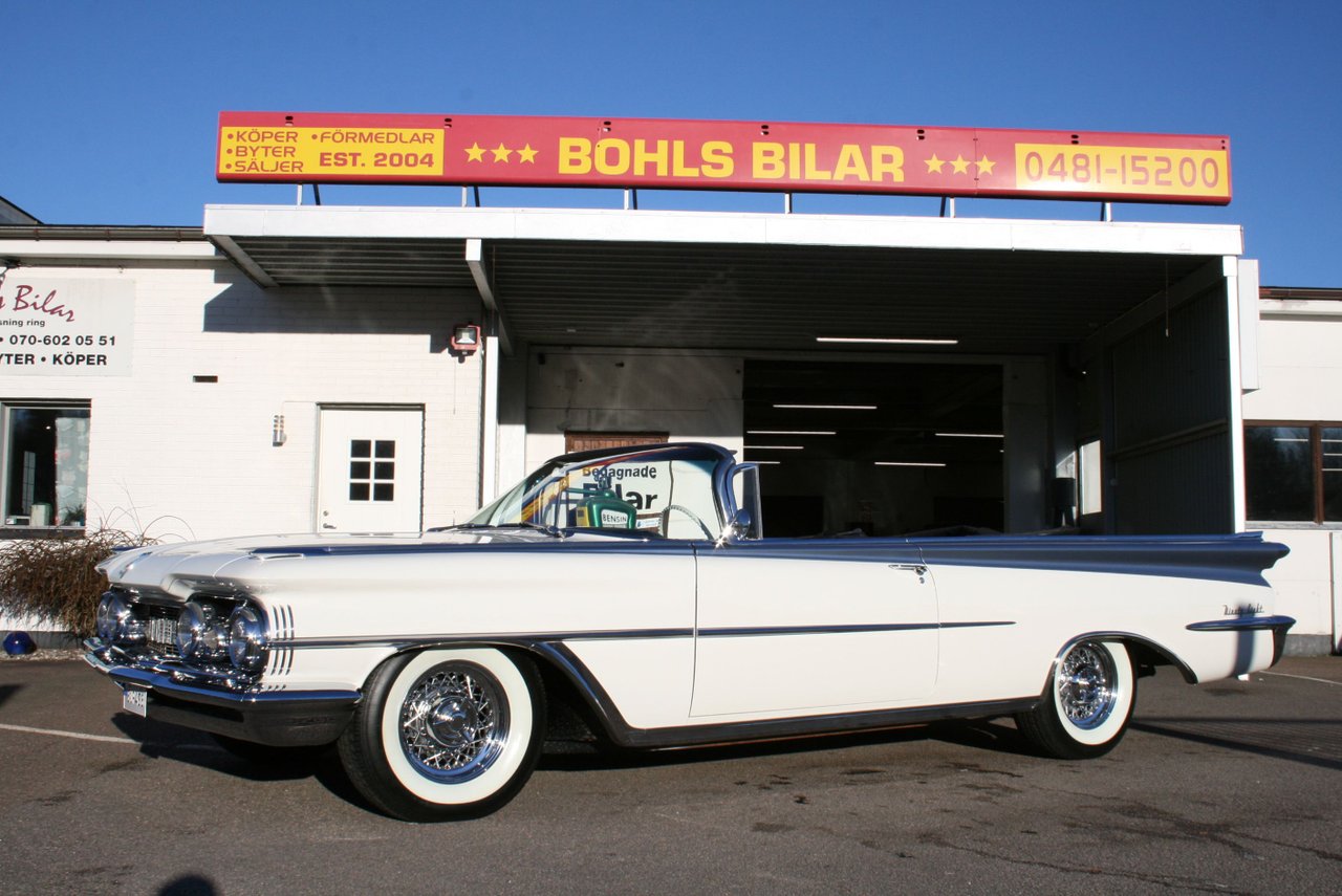 Oldsmobile Ninety-Eight Conve...