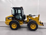 Cat 908M med redskap Svensksåld