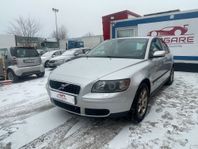 Volvo S40 1.6 101hk NYSERVAD NYKAMREM SoV-hjul Mvärmare DRAG