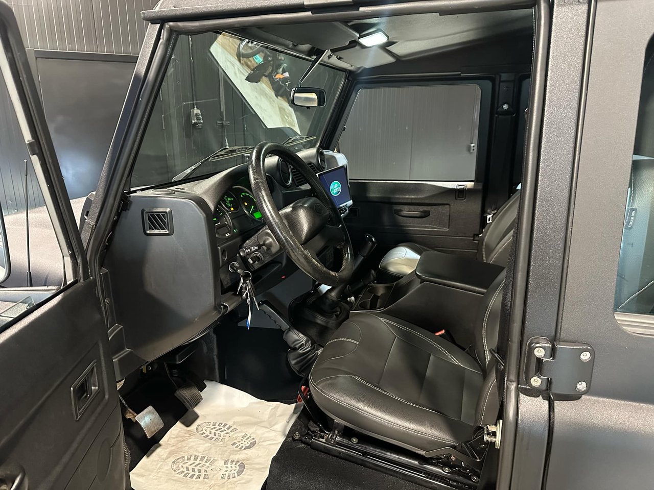 Land Rover Defender 110 Double Cab Pick Up 2.4 TD4 4x4 Manual, 122hp, 2008