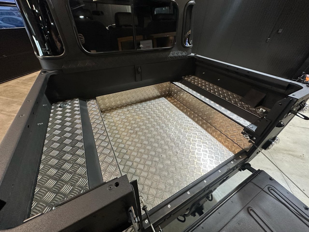 Land Rover Defender 110 Double Cab Pick Up 2.4 TD4 4x4 Manual, 122hp, 2008