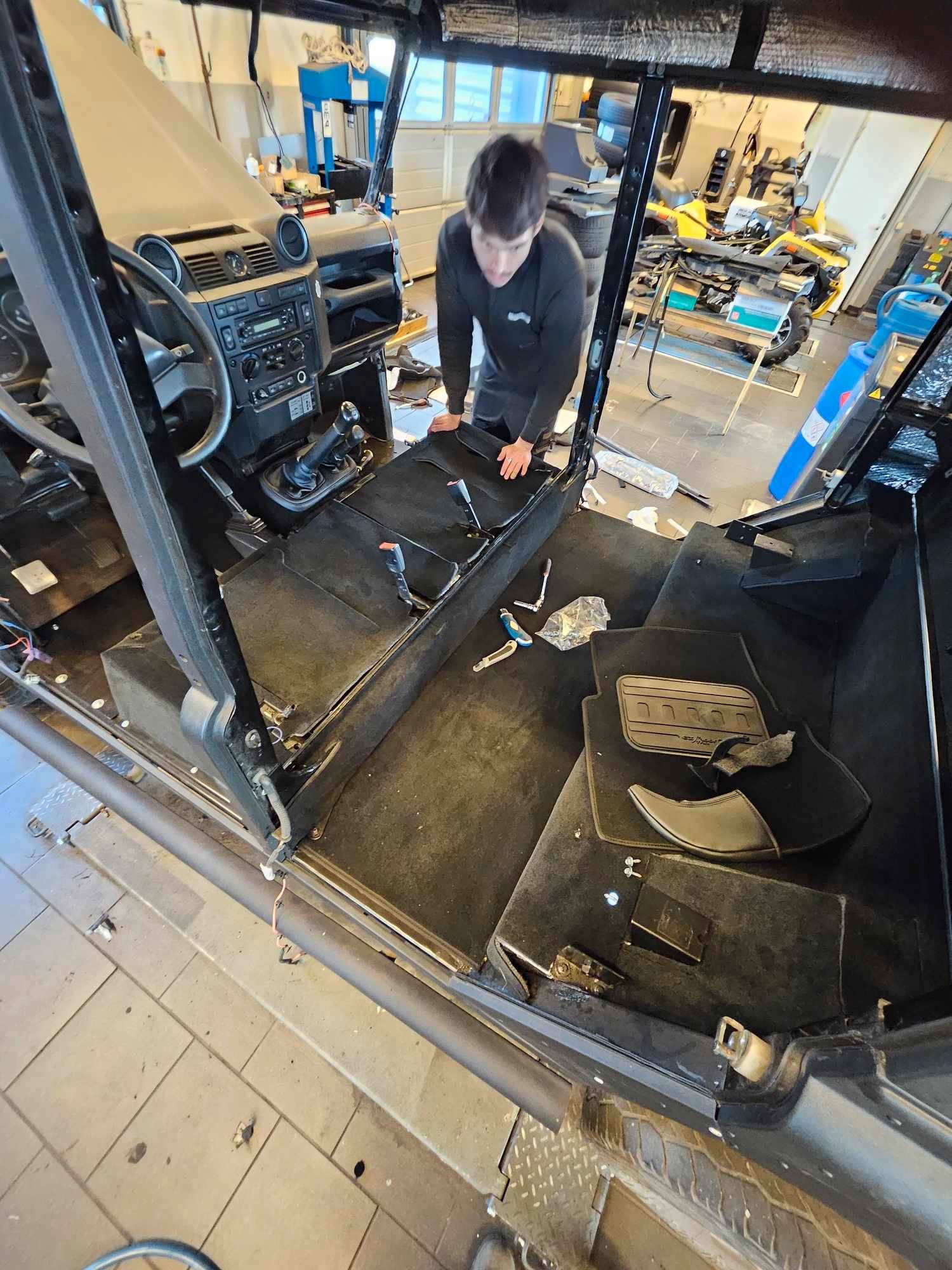 Land Rover Defender 110 Double Cab Pick Up 2.4 TD4 4x4 Manual, 122hp, 2008