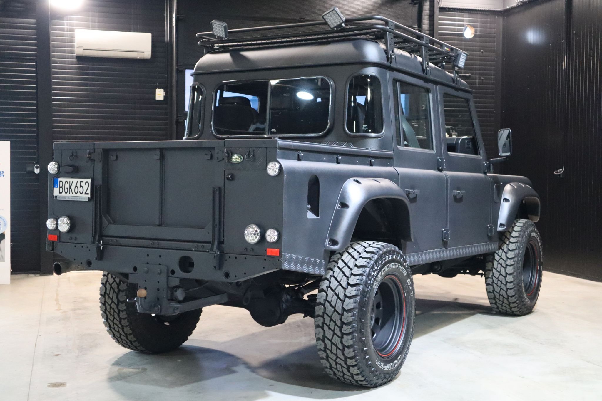 Land Rover Defender 110 Double Cab Pick Up 2.4 TD4 4x4 Manual, 122hp, 2008