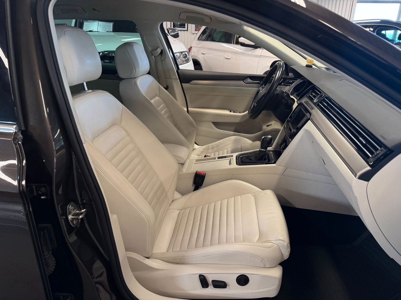 Volkswagen Passat Sportscombi 2.0 TDI DPF SCR BMT 4Motion DSG Sekventiell, 190hk, 2015