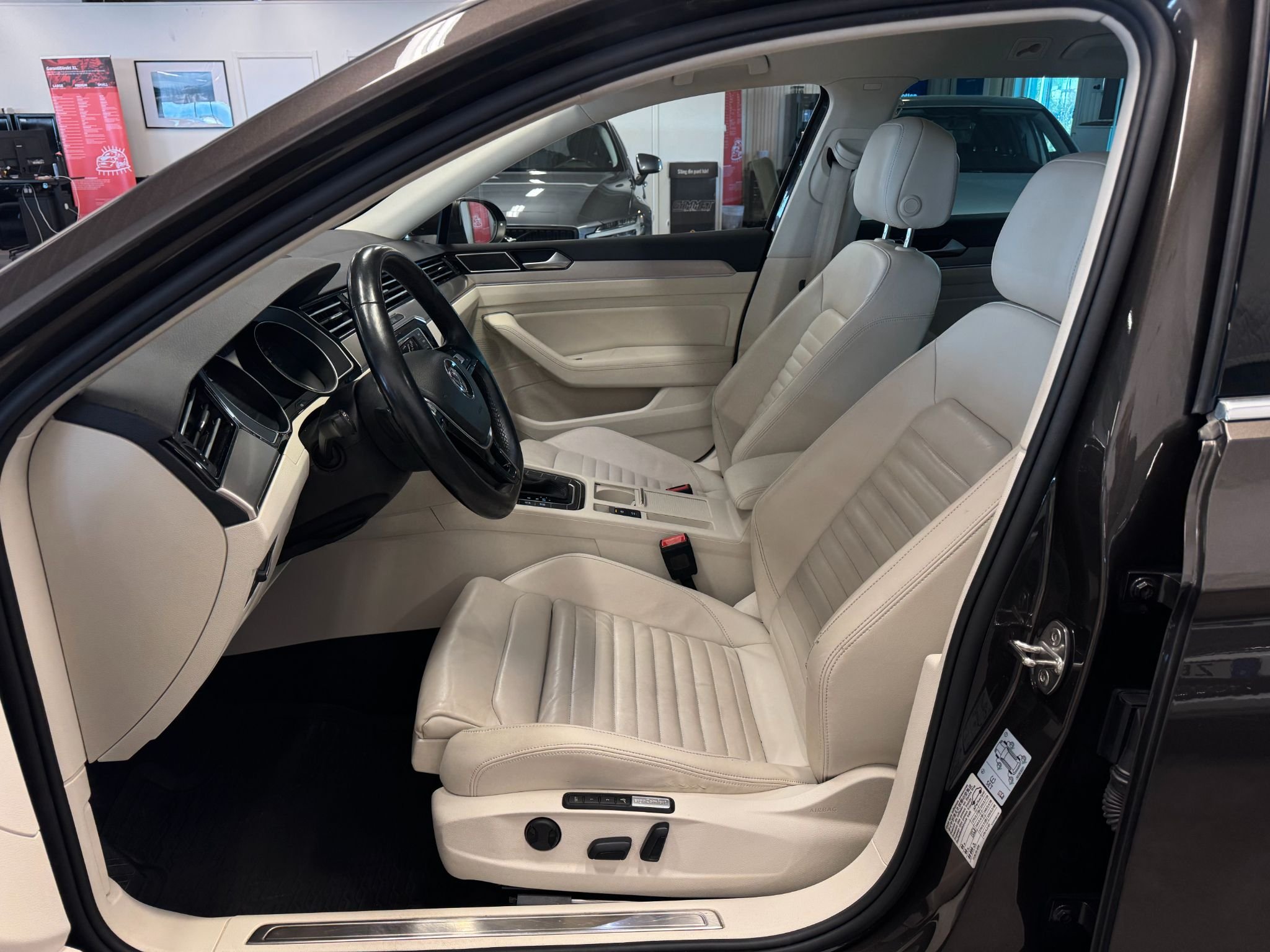 Volkswagen Passat Sportscombi 2.0 TDI DPF SCR BMT 4Motion DSG Sekventiell, 190hk, 2015