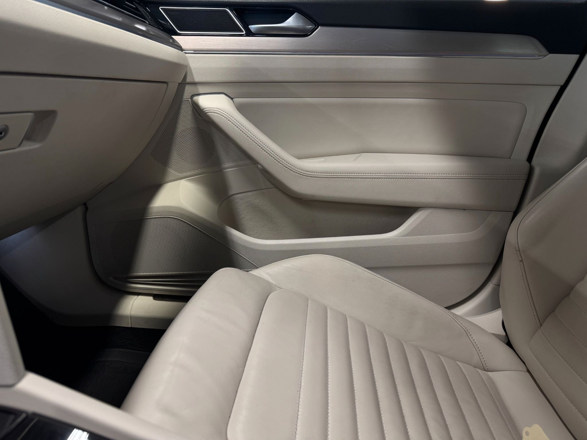 Volkswagen Passat Sportscombi 2.0 TDI DPF SCR BMT 4Motion DSG Sekventiell, 190hk, 2015