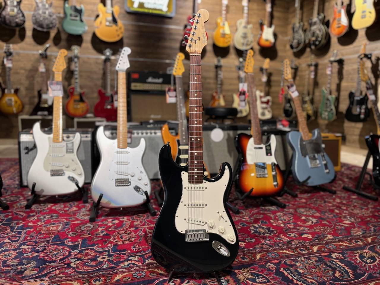 Fender Stratocaster Standard ...