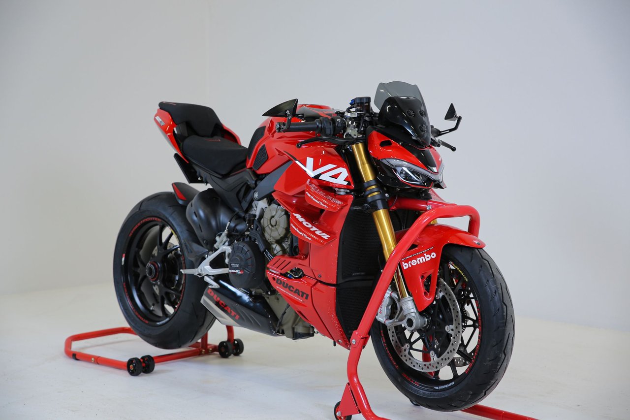 Ducati Streetfighter V4 S 208hk
