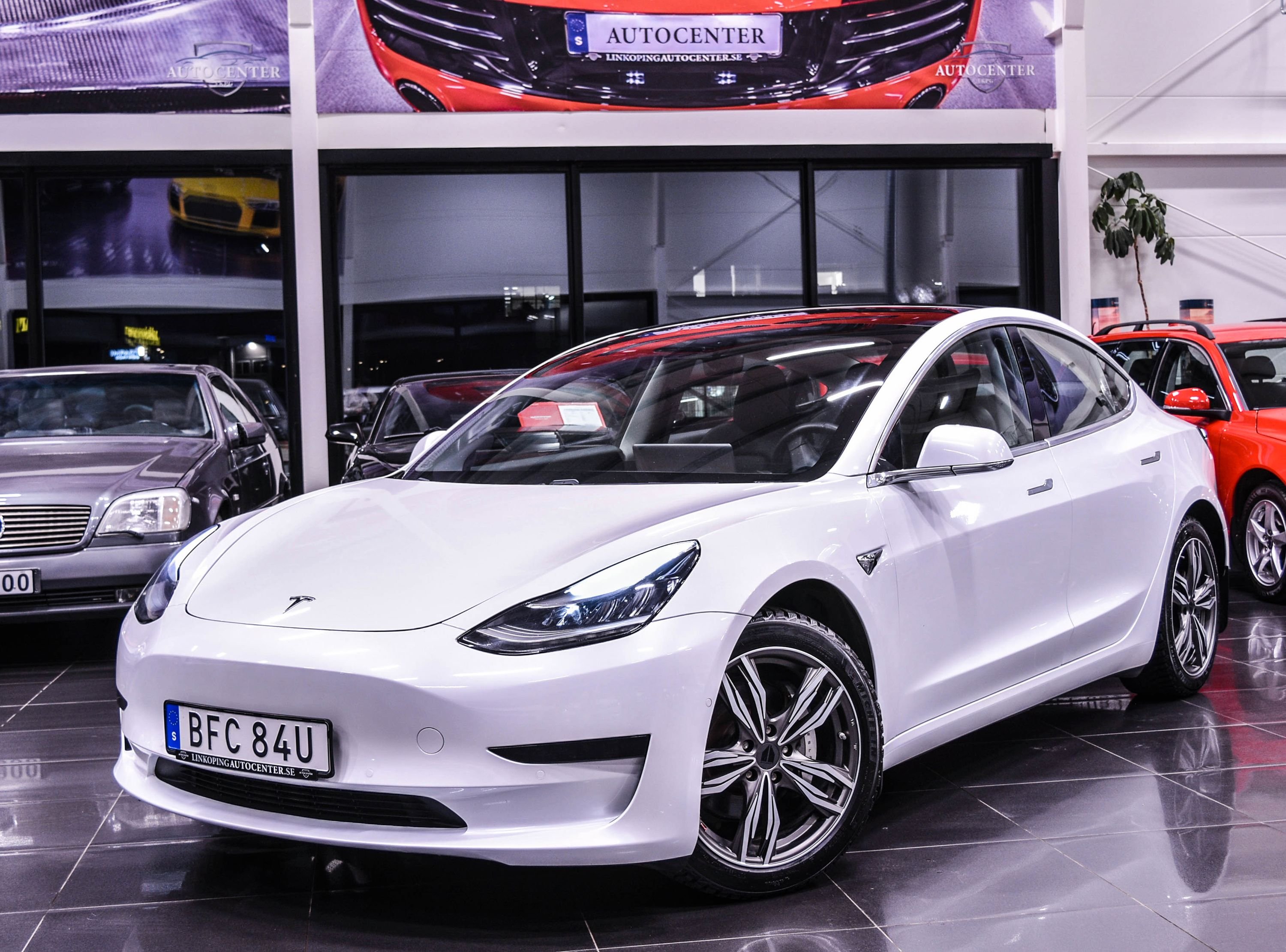 Tesla Model 3 Standard Range Plus, 258hp, 2020