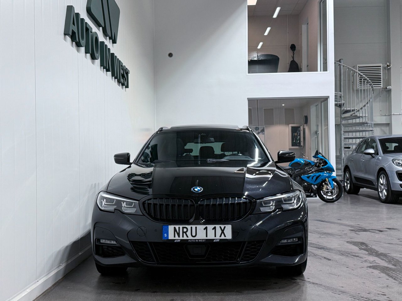 BMW 330e xDrive Touring / M S...