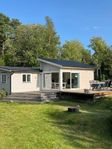 Stor, solig tomt, rymliga sällskapsytor & nära sjö och hav 
