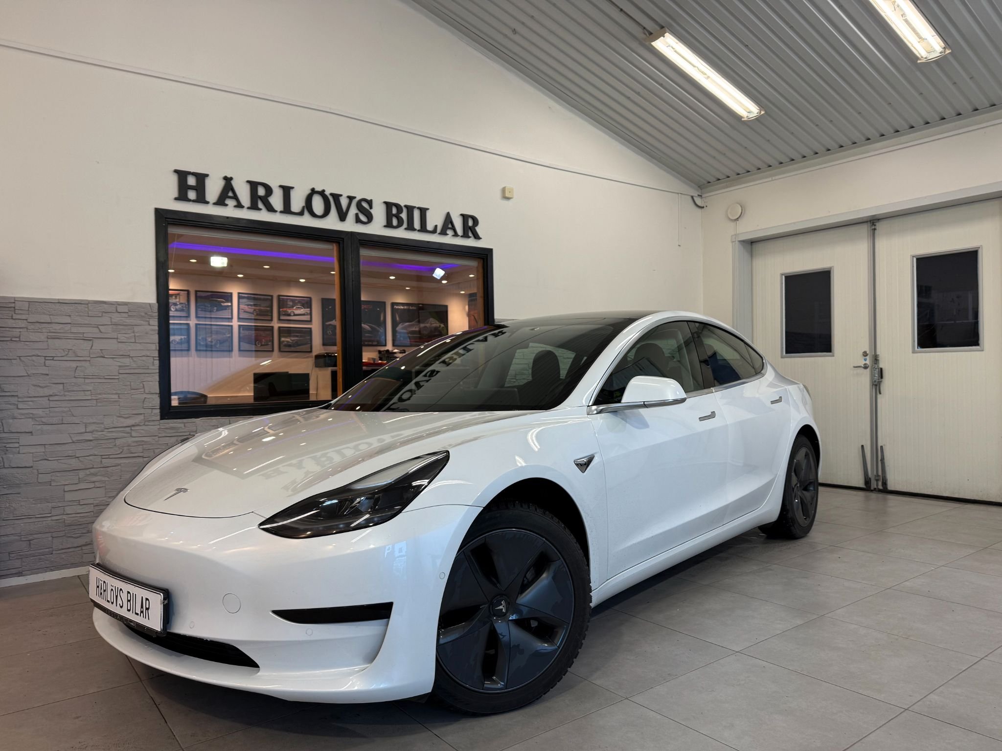 Tesla Model 3 Standard Range Plus, 258hp, 2020