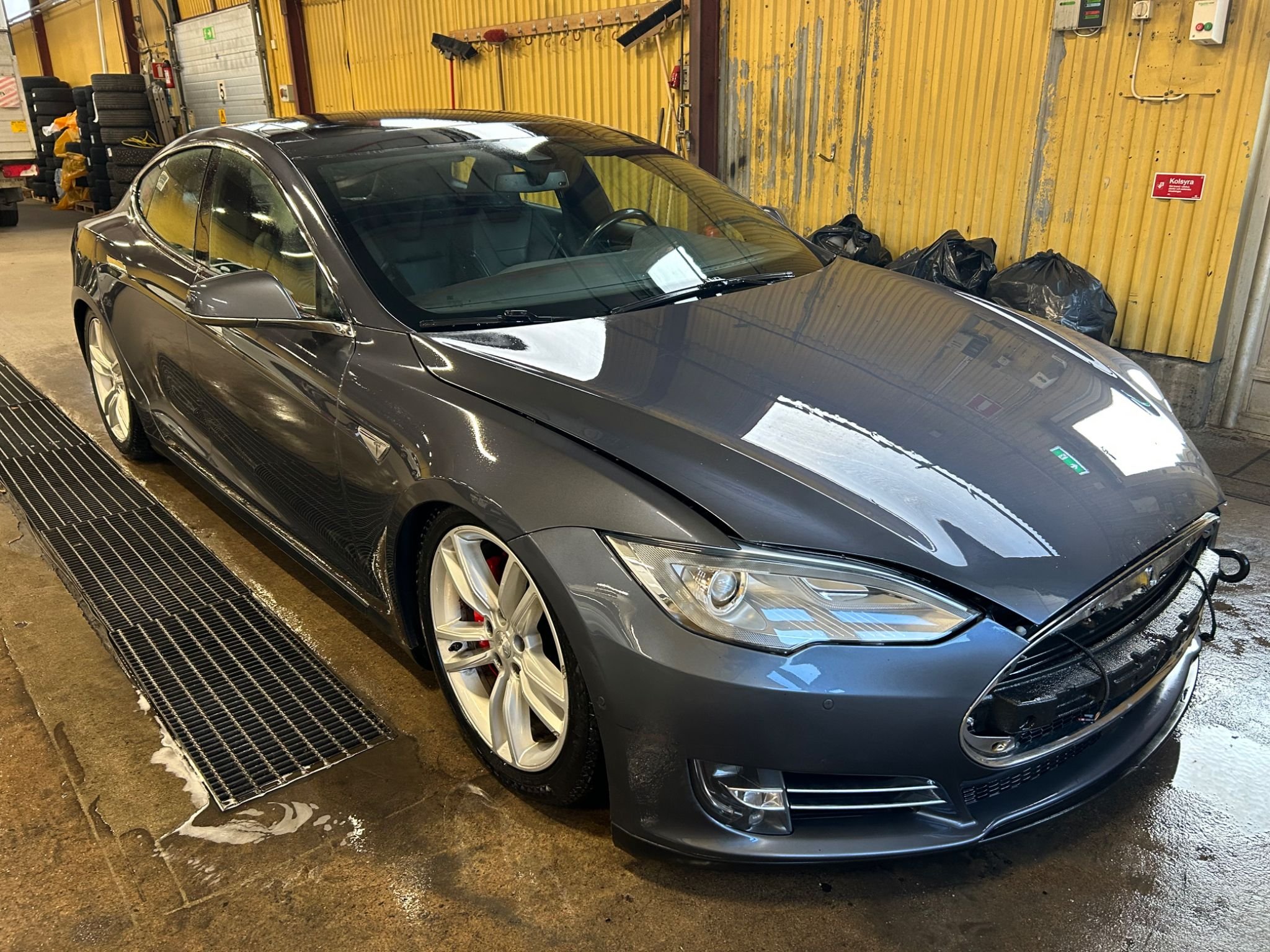 Tesla Model S P85D, 511ps, 2015