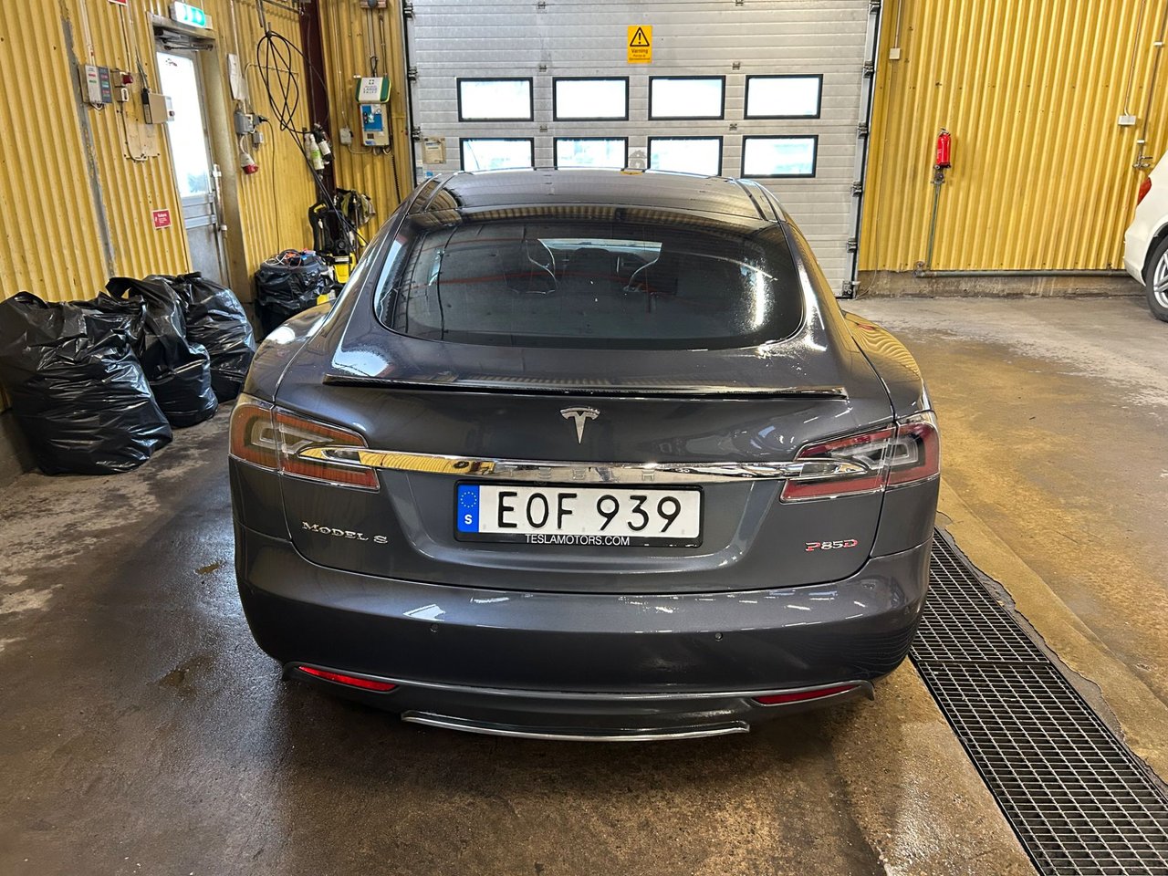 Tesla Model S P85D, 511ps, 2015