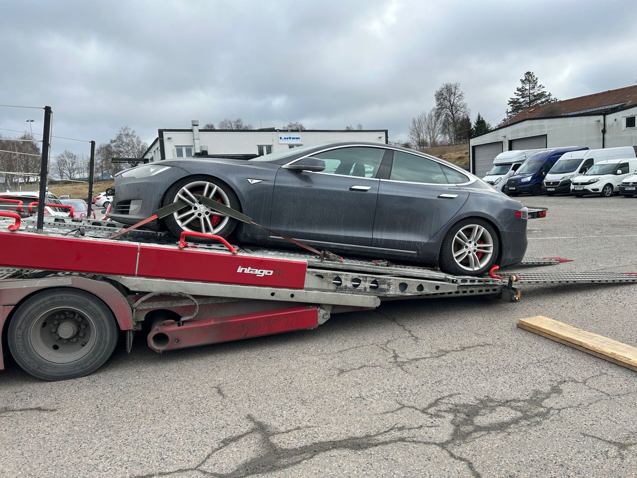 Tesla Model S - VI KÖPER DEFE...