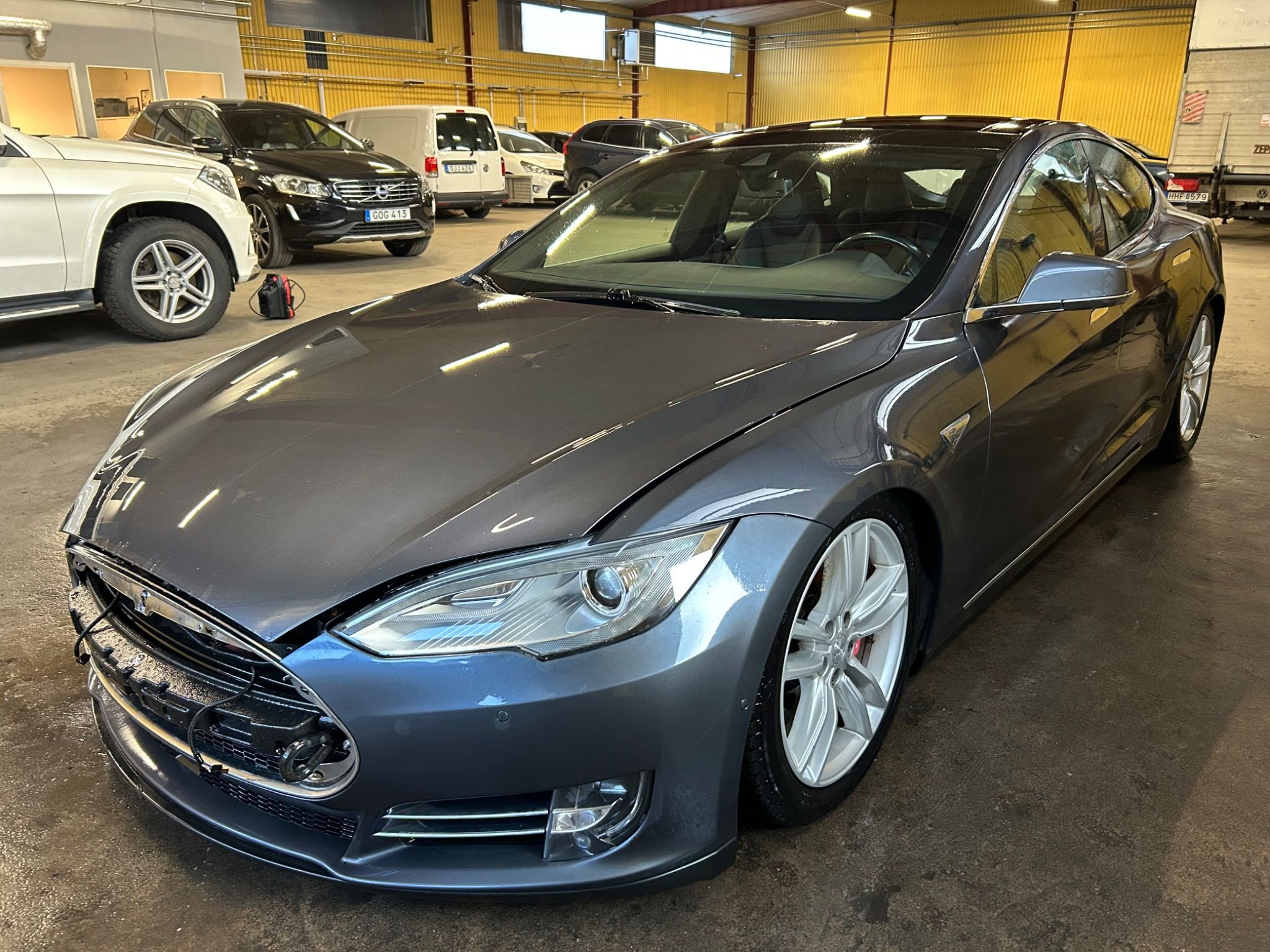 Tesla Model S P85D, 511ps, 2015