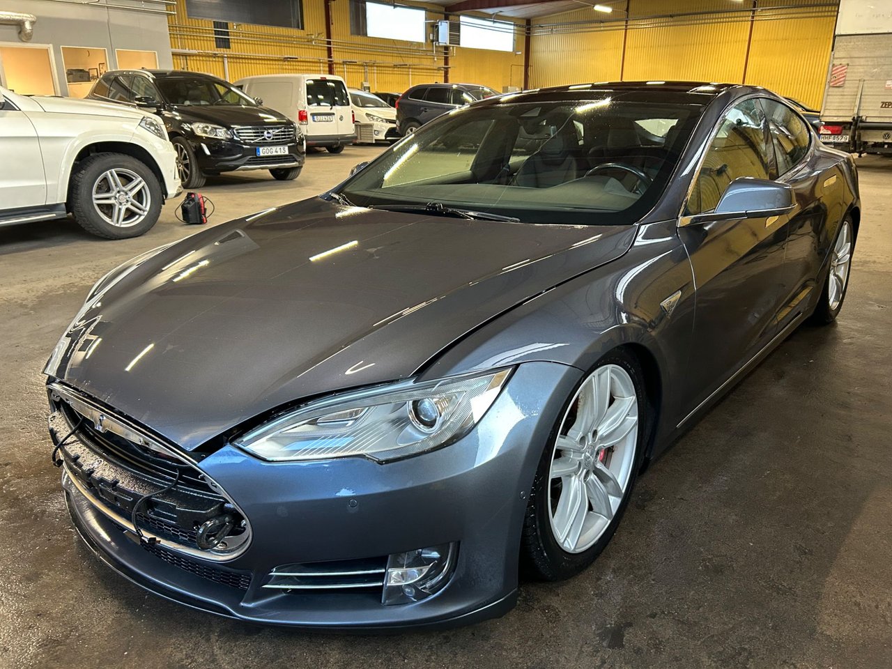 Tesla Model S P85D, 511ps, 2015