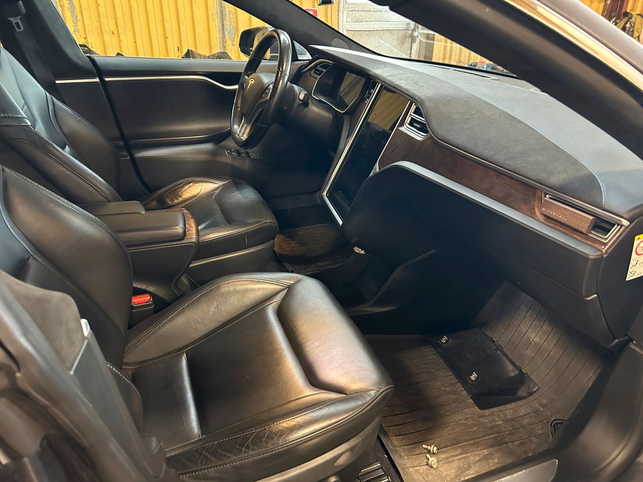 Tesla Model S P85D, 511ps, 2015