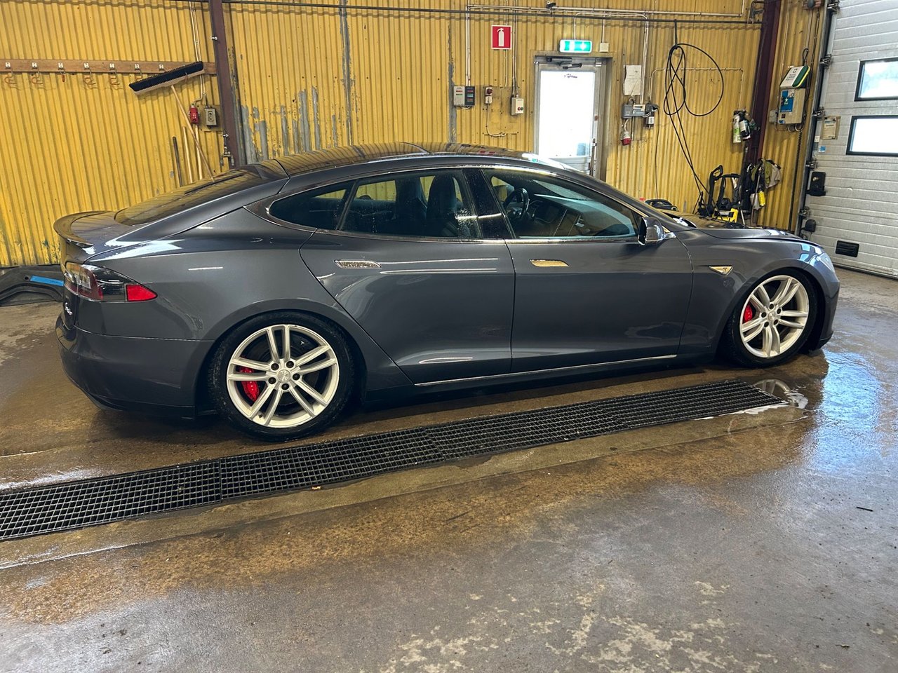 Tesla Model S P85D, 511ps, 2015