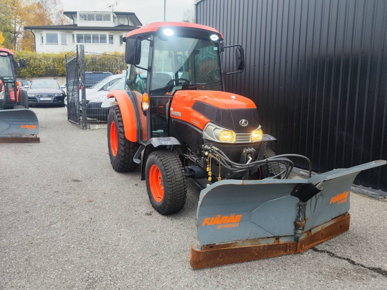 Kubota L2421 Traktor med Vikp...