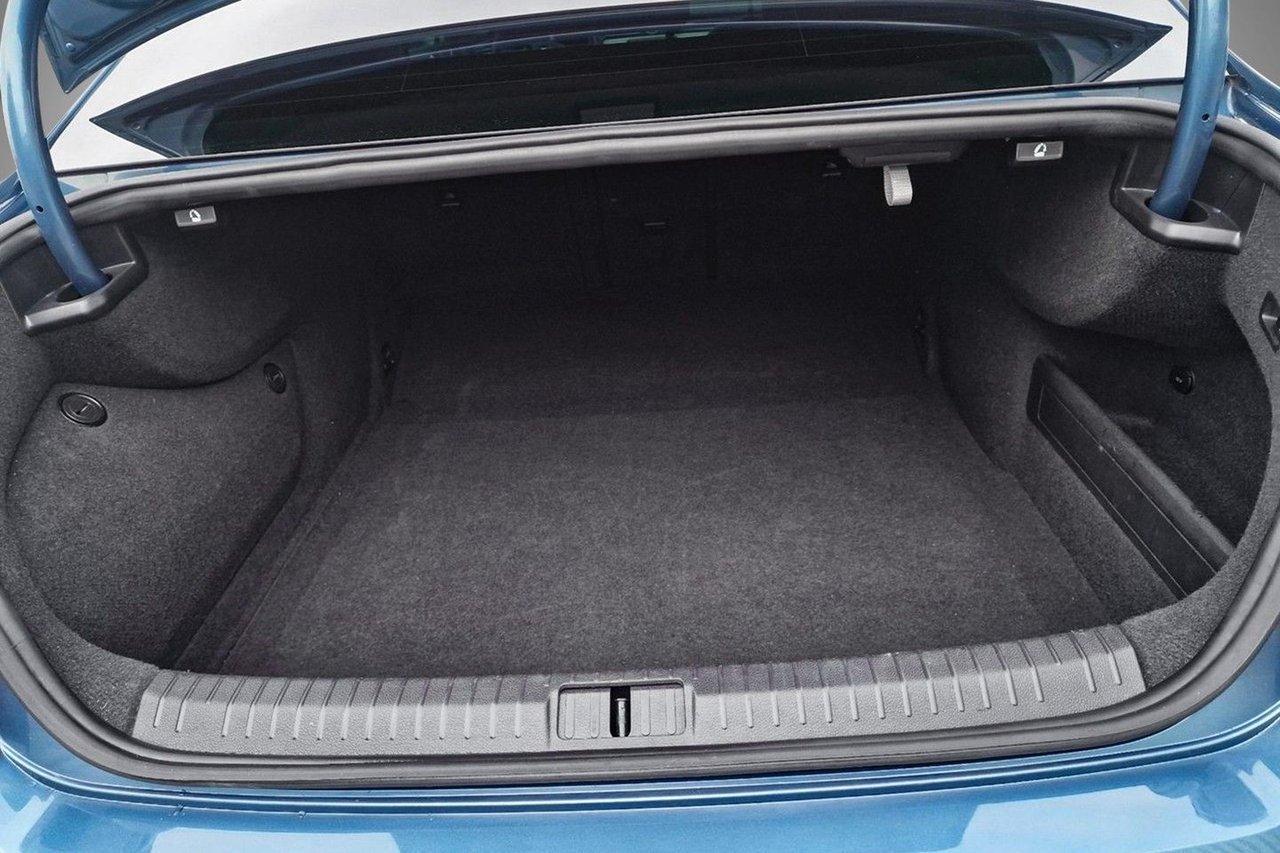 Volkswagen Passat 2.0 TDI DPF SCR BMT 4Motion DSG Sekventiell, 240hk, 2015