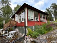 Rustikt men bekvämt stugliv med fokus på fantasi och lek