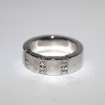 Ring i 18K vitguld med diamanter (1,32ctv)