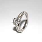 Vitguldring (18K) med diamanter (1,8ctv)