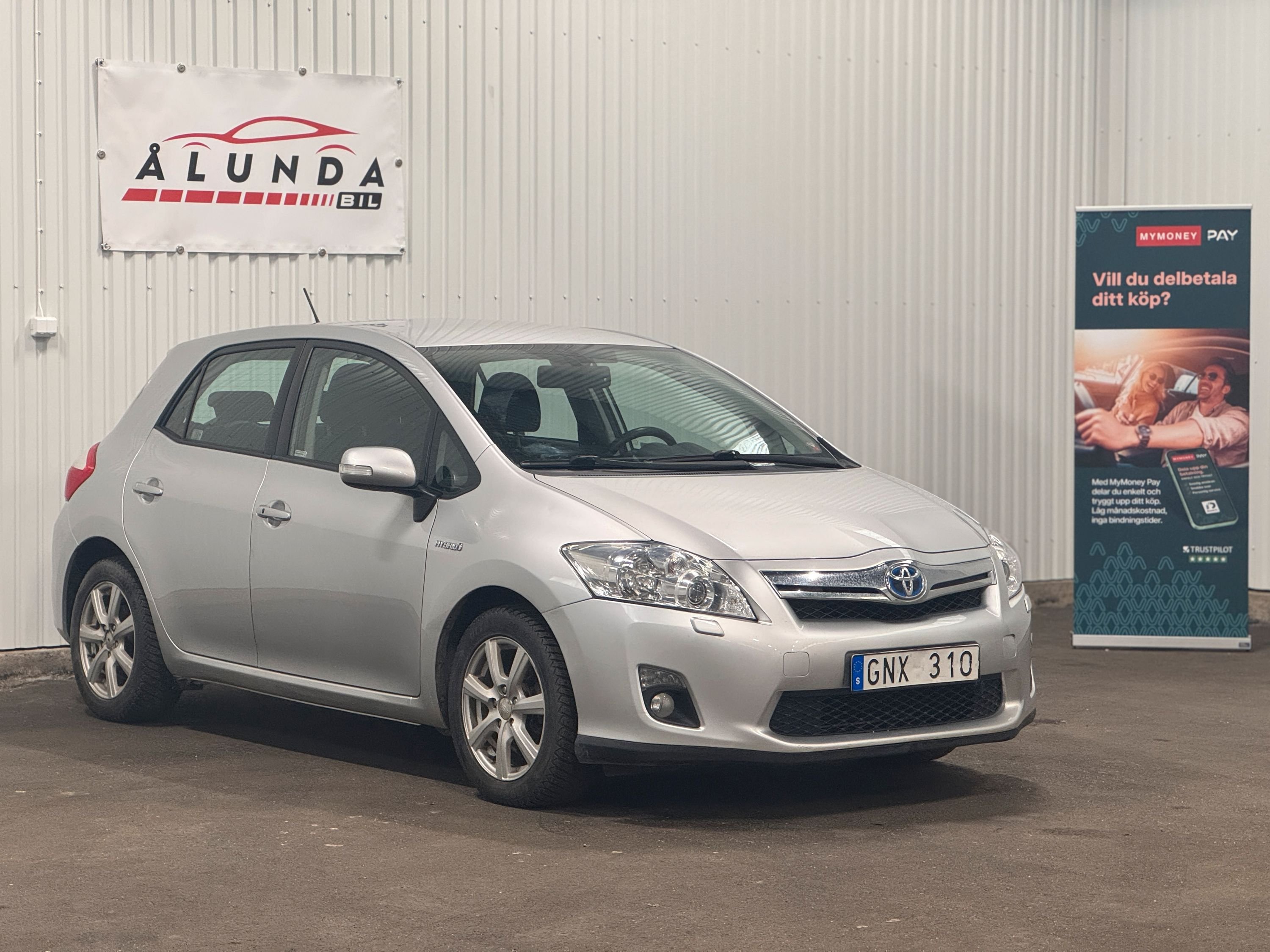 Toyota Auris Hybrid e-CVT, 136hk, 2011