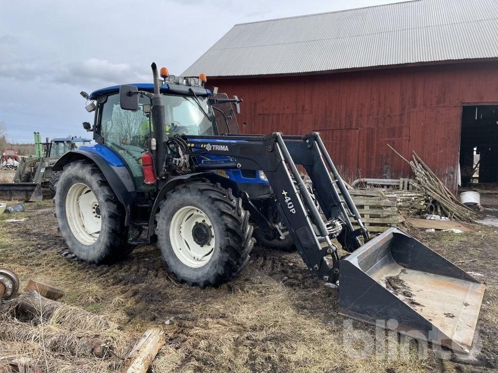 Traktor NEW HOLLAND BD 6020