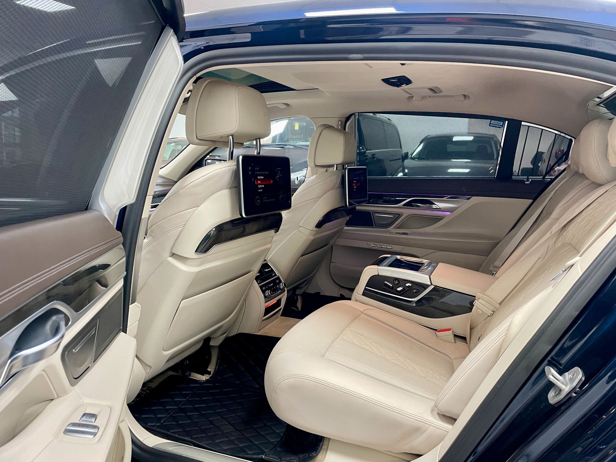 For sale - BMW 750Li xDrive Steptronic, 450hp, 2017 for sale at Car ...